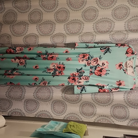 Mint green floral maxi - Picture 1 of 3